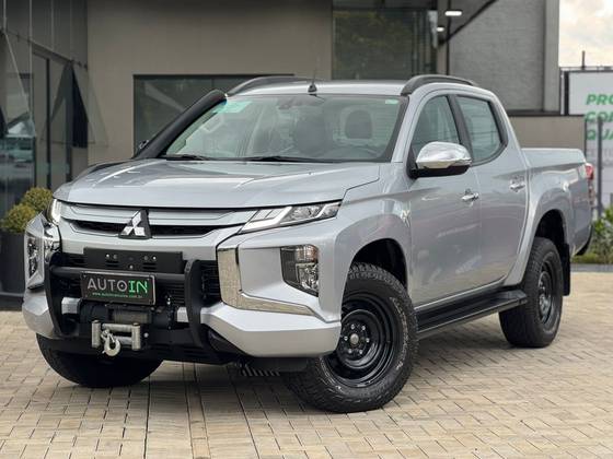 MITSUBISHI L200 TRITON 2.4 16V TURBO DIESEL SPORT HPE CD 4P 4X4 AUTOMÁTICO